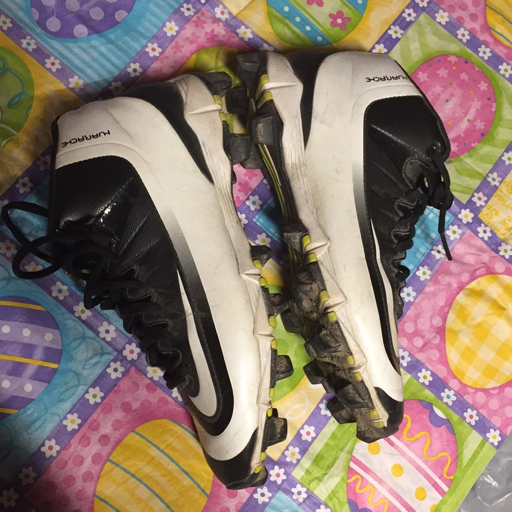 SOFTBALL CLEATS - Picture 2 of 2